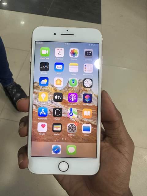 A picture of iPhone 7 Plus 128GB