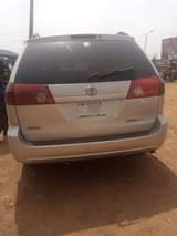 A picture of Toyota sienna 2006