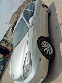A picture of 2003 es 300