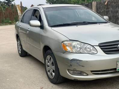A picture of 2004 Corolla for 2 250 litt dent on the bumber