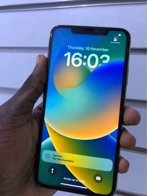 A picture of iPhone 11 Pro Max 1.25M faceid working battery 77 WhatsApp