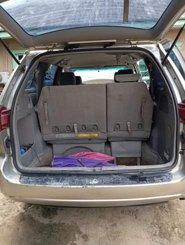 A picture of 2005 model Toyota Sienna AC is Moscow standard Engine untampered