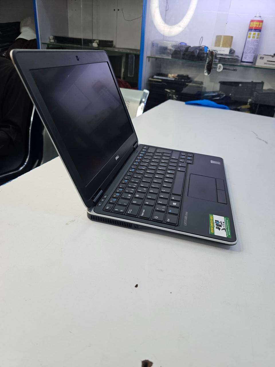 A picture of Dell latitude 7240