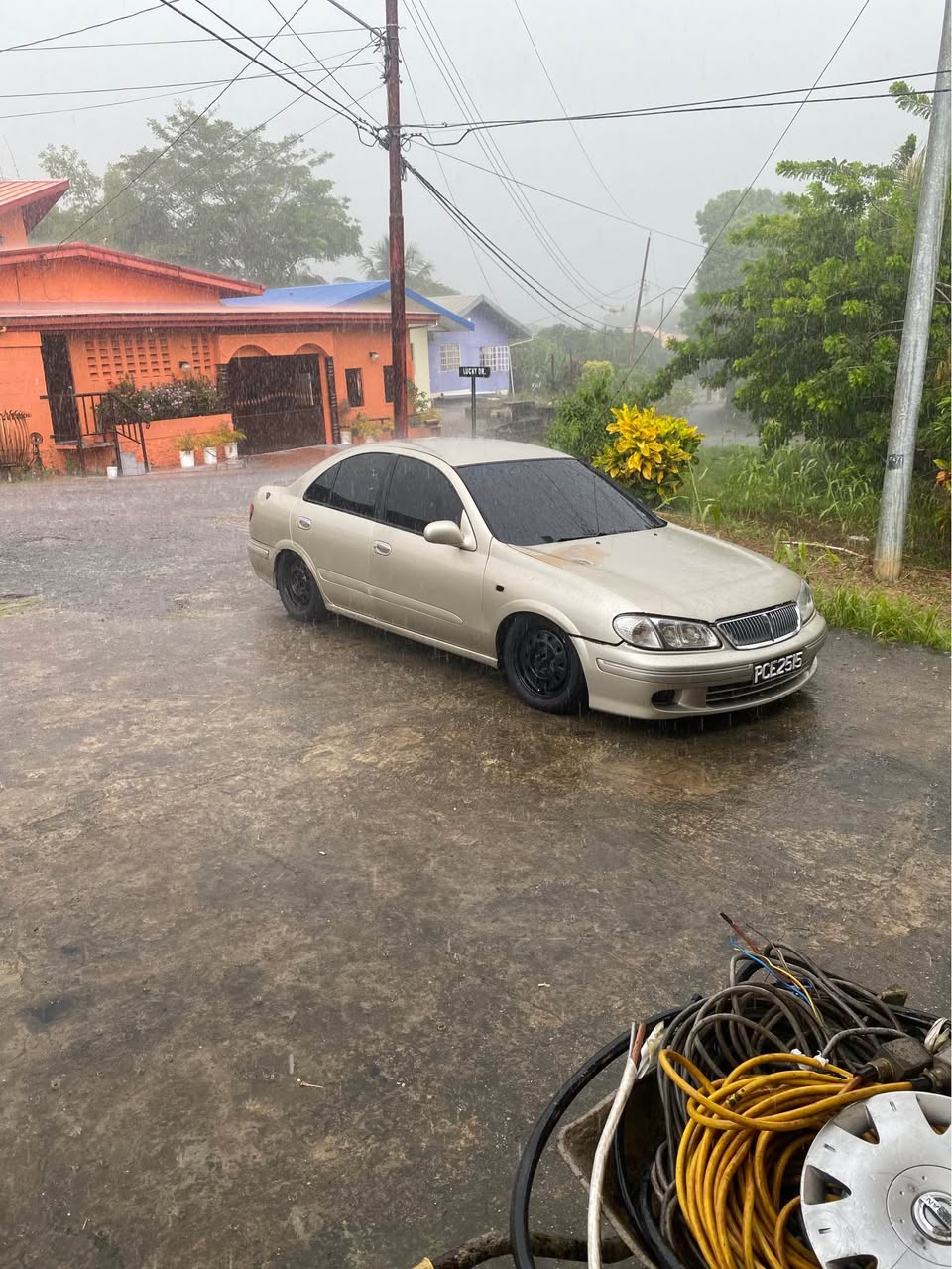 nissan almera