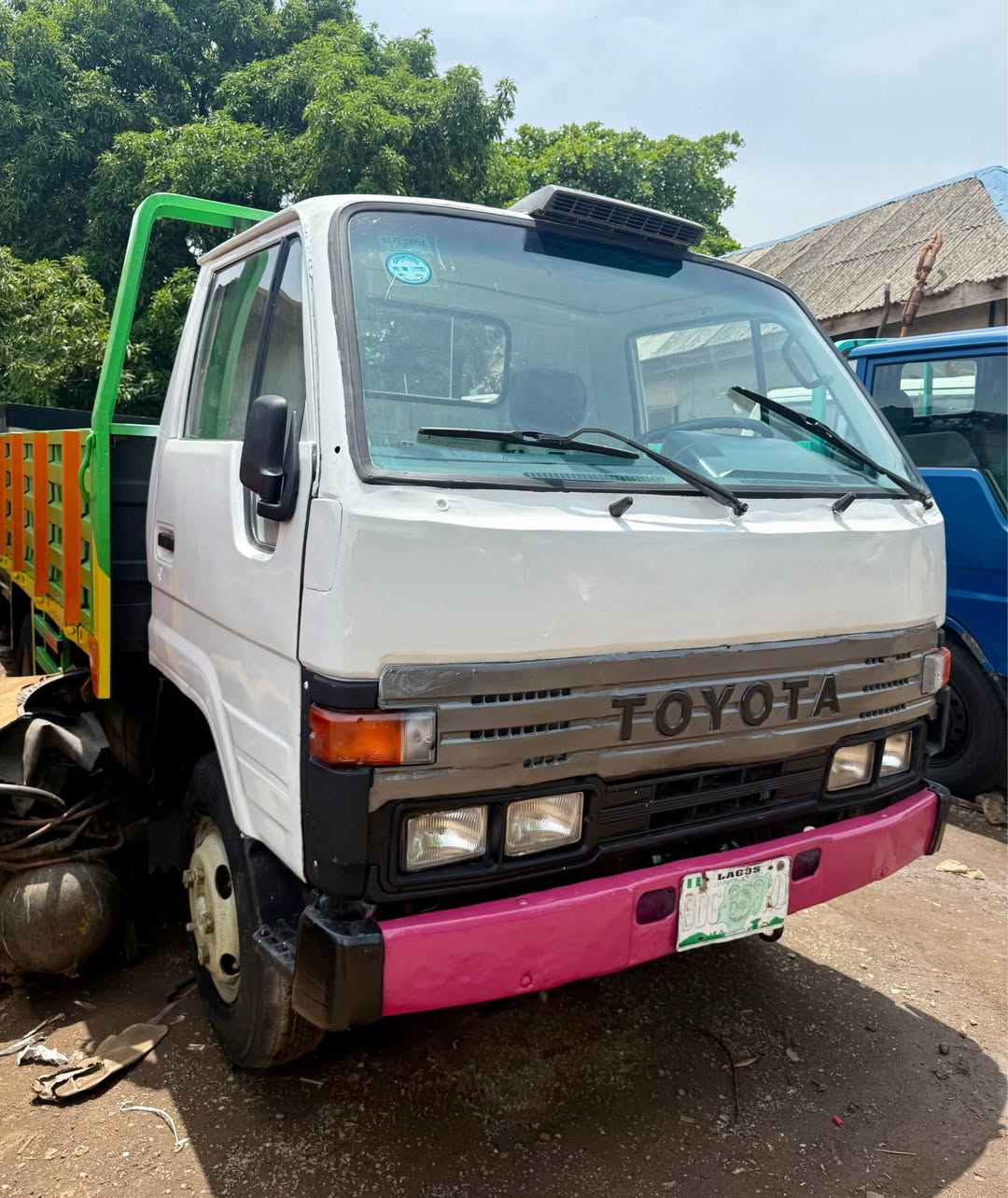 A picture of Toyota Dyna 200 Old Model 6 Tyres
