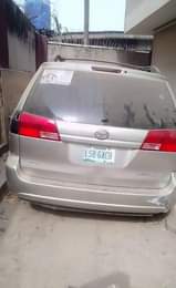 A picture of Here is a toyota sienna 2005 for sale