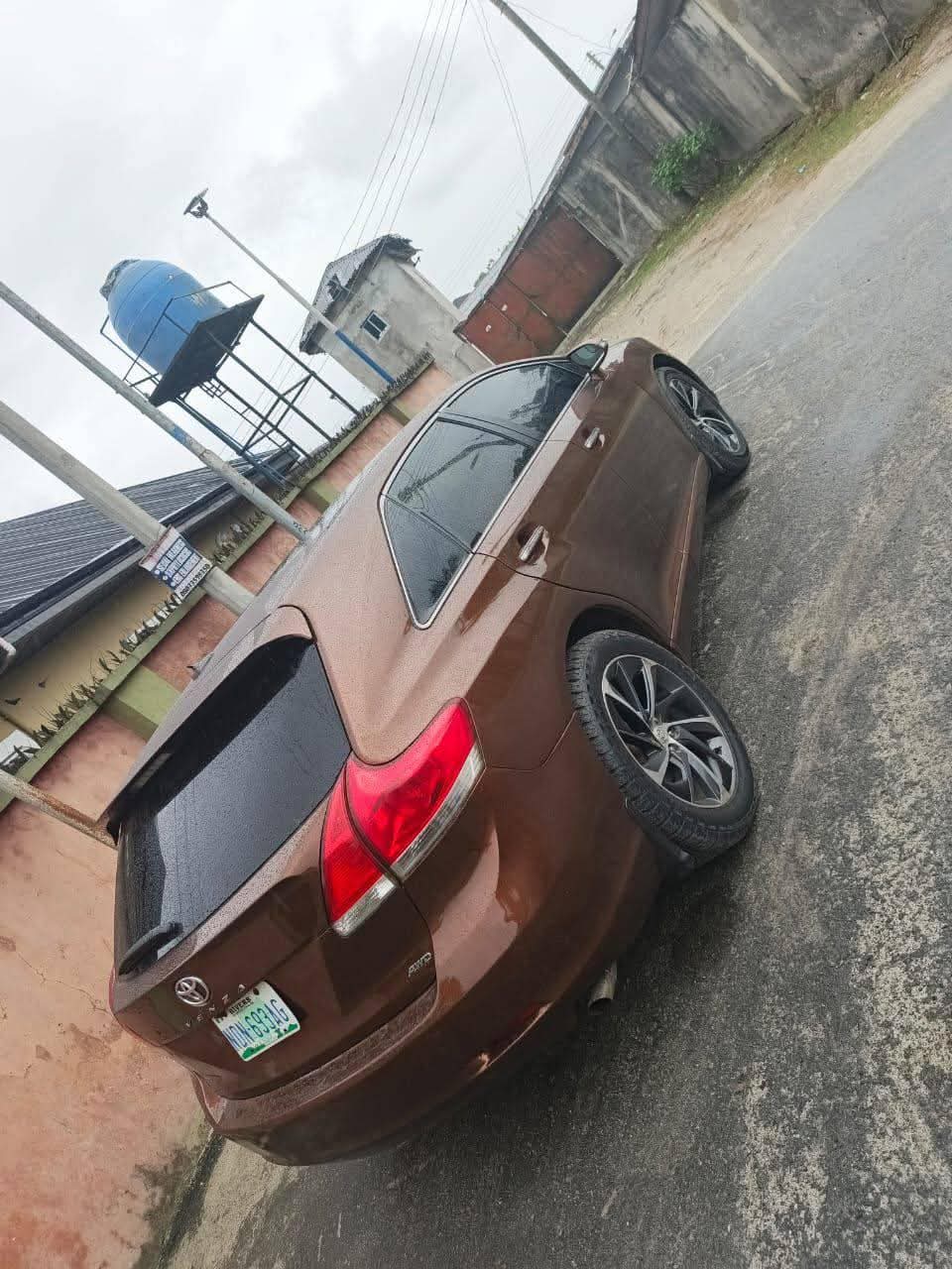 A picture of Toyota Venza 2011