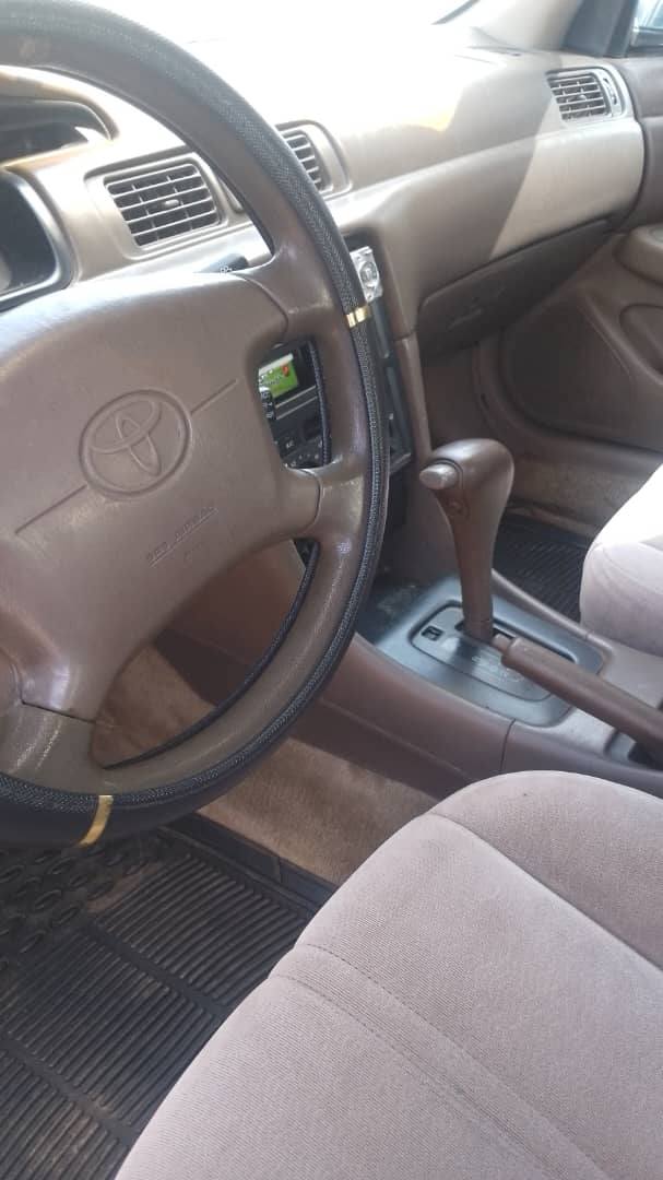 A picture of 1999 Toyota Camry LE
