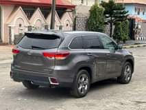 A picture of 2019 Foreign Used Toyota Highlander LIMITED Awd