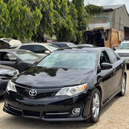 A picture of 2013 Toyota Camry sport.