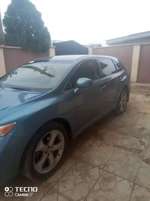 A picture of First body Toyota venza 2011 thumbstart with a very sound