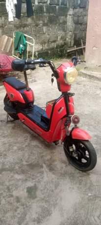 A picture of Electrical bike bado ipo ubovu wake matairi na betri nichek