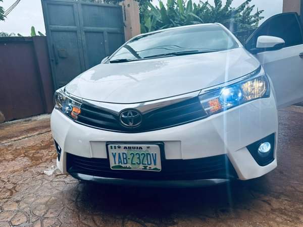 A picture of BELGIUM STANDARD MODEL TOYOTA COROLLA 2015 INTERIOR CRYSTAL CLEAN ENGINE