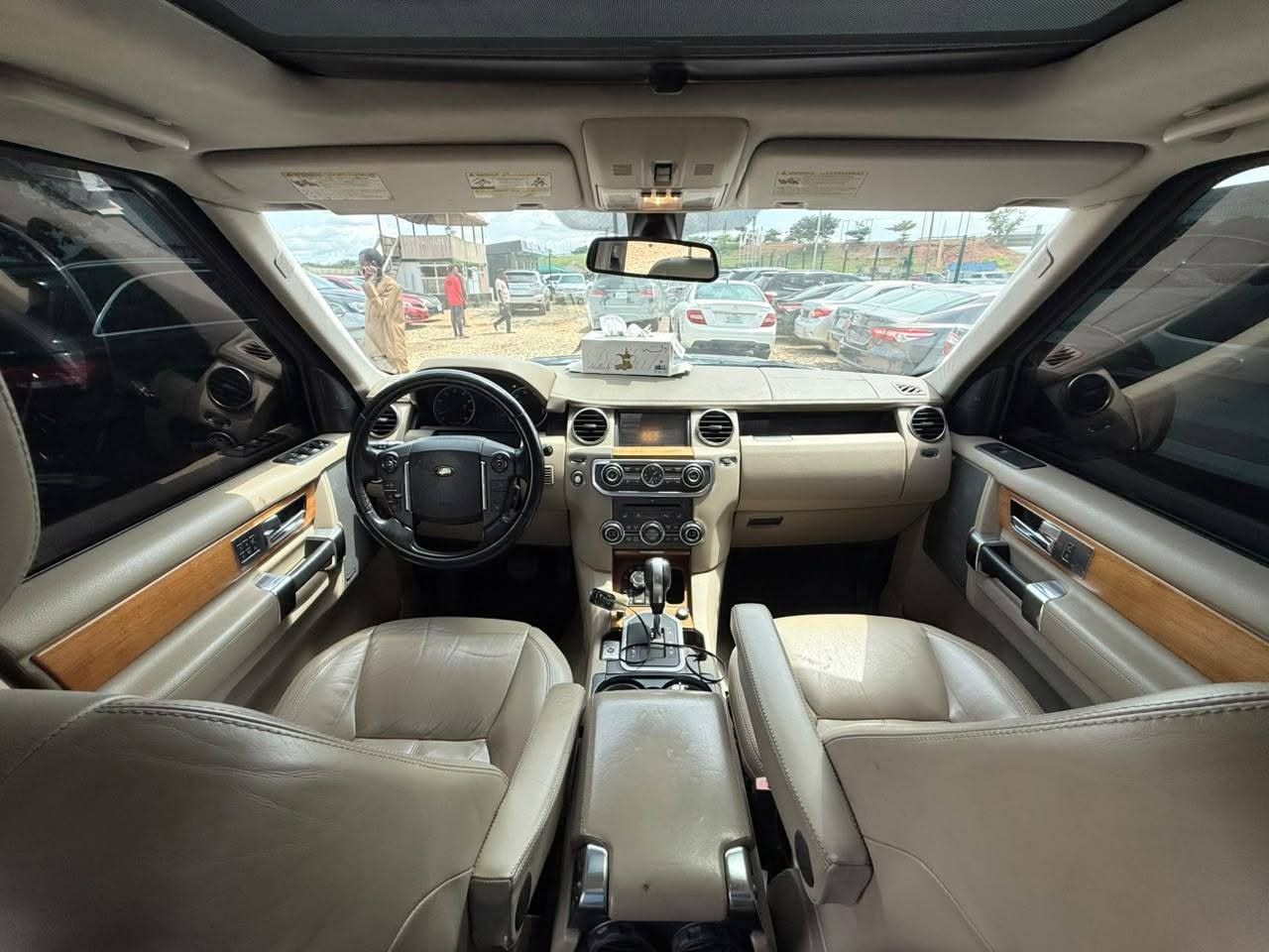 A picture of BONANZA SALES Very Neatly used Land Rover LR4 2011 model