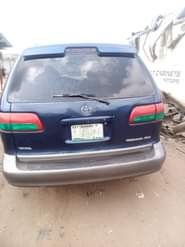 A picture of Dealer s deal for fast finger 2001 Toyota Sienna Nicely
