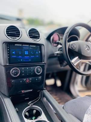 A picture of Wireless Car apple play Radios
