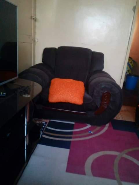 classifieds/furniture sofas