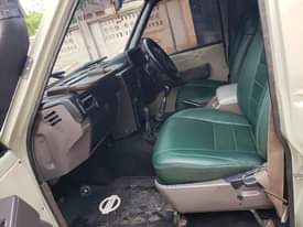 A picture of Nissan 0764812680