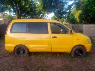 A picture of TOYOTA NOAH