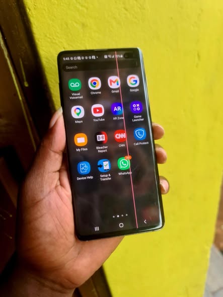 A picture of Sumsung galaxy s10plus