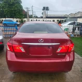 A picture of Lexus ES