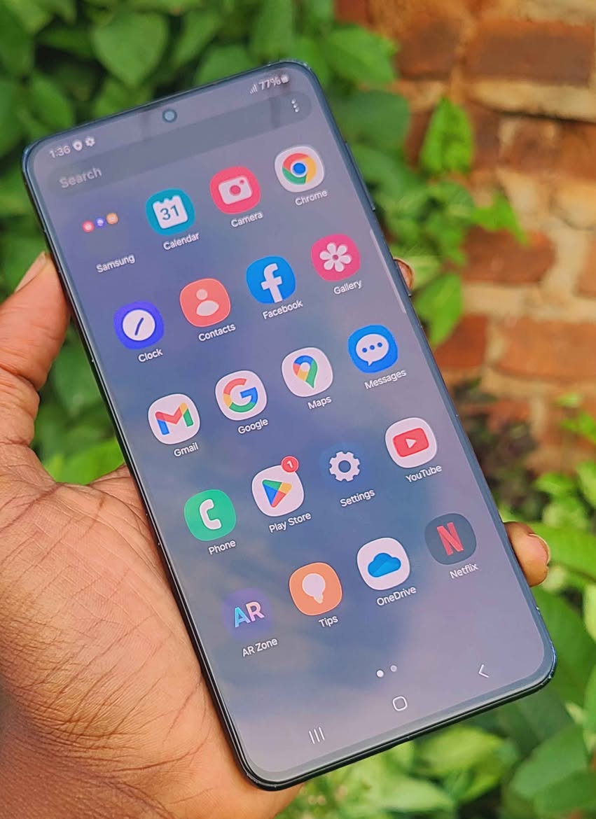 A picture of Samsung S21 plus