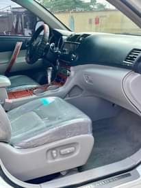 A picture of  8 MONTHS DRIVEN TOYOTA HIGHLANDER 2008 LIMITED
