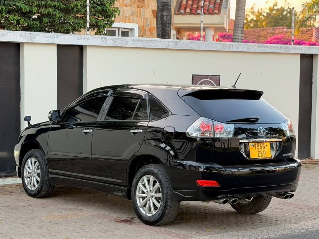 A picture of TOYOTA HARRIER