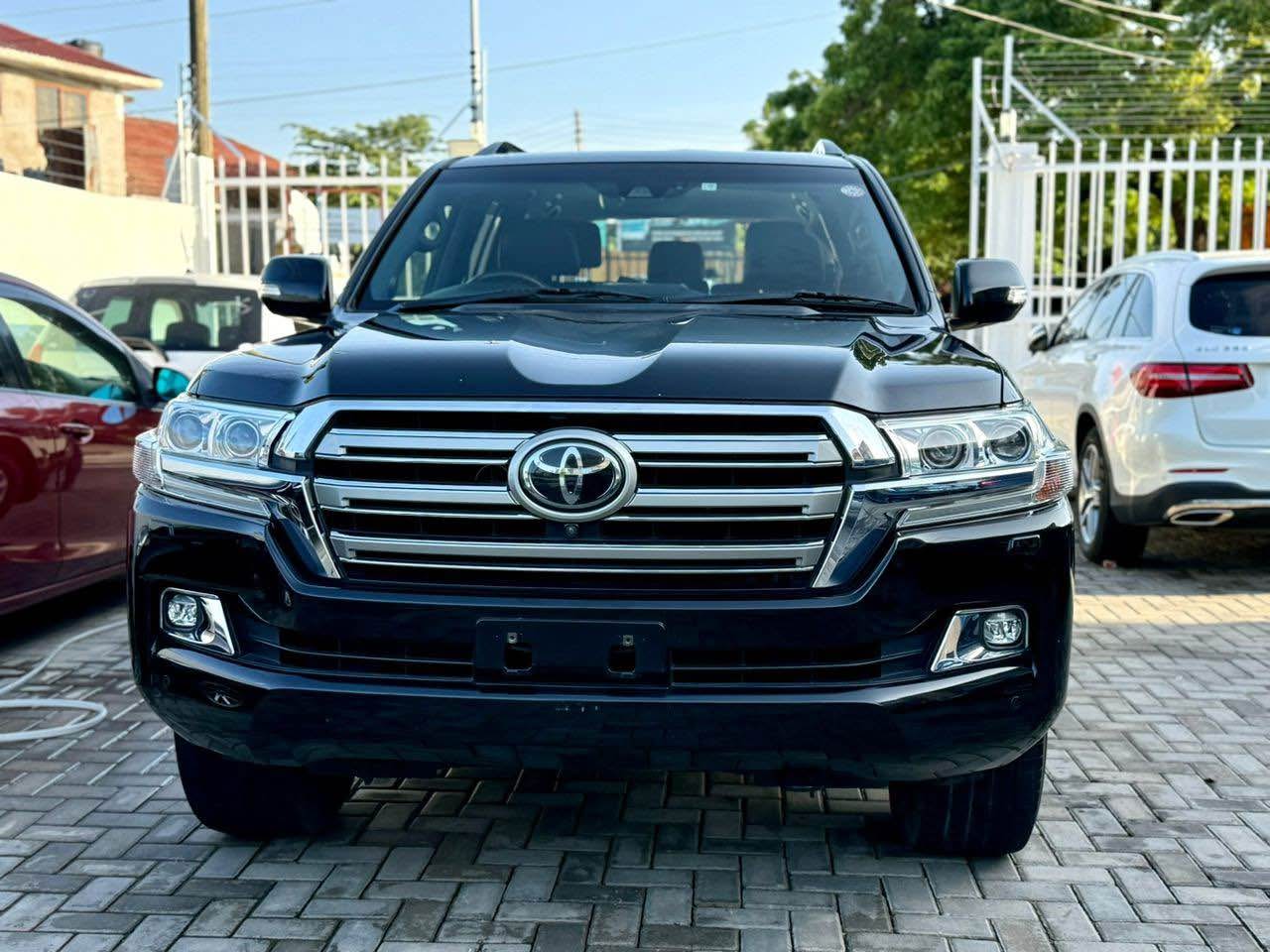 A picture of 2017 TOYOTA LAND CRUISER ZX Asking For 175 000 000