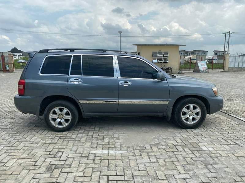 A picture of Toyota Highlander 2004 Premium Accident Free 1MZ v6 engine and