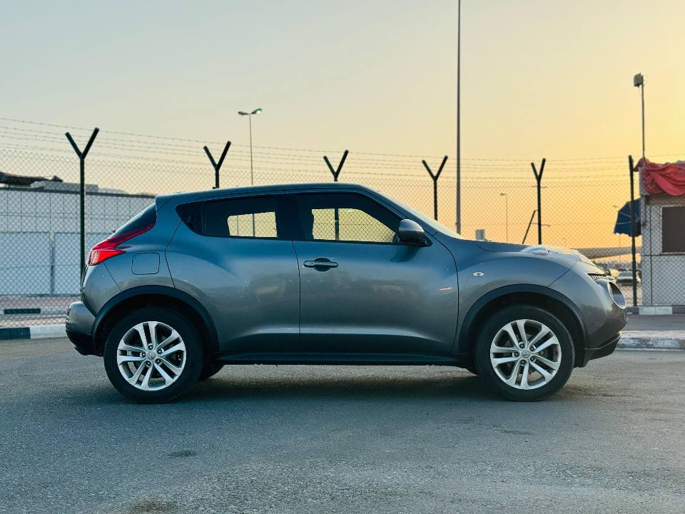 A picture of Nissan juke model 2014 gcc v4 cylinder watsapp 971551513562