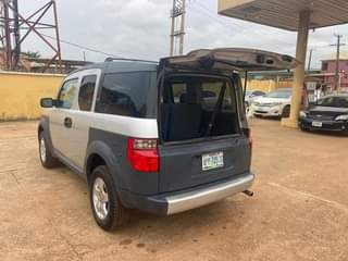 A picture of Honda element 2003