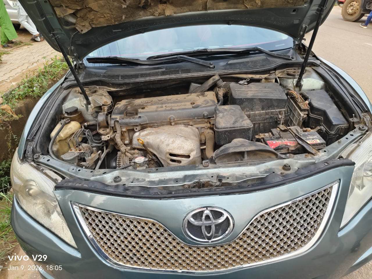 A picture of awoof Toyota Camry 2009 model engine gear AC everything is