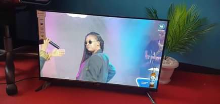 A picture of Tv blackark 32 on sell 250k in banda kireka call