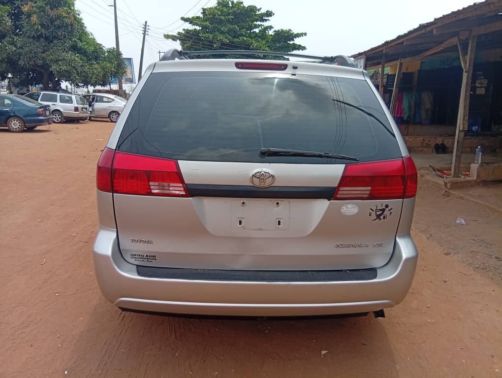 A picture of Toyota Sienna