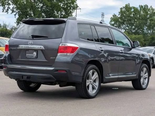 A picture of Toyota Highlander 2013