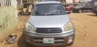 A picture of First body toyota rav4 2003 good condition engine and gear
