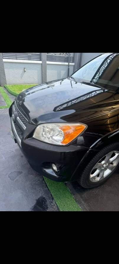 A picture of 2011 Toyota Rav4 2011