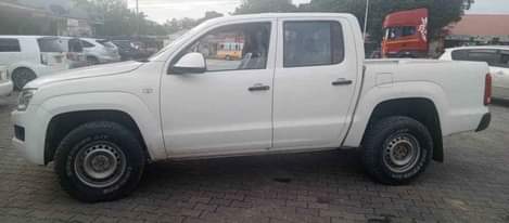 A picture of Amarok imefungwa injin ya Toyota hilux manual inatumia diesel 25M