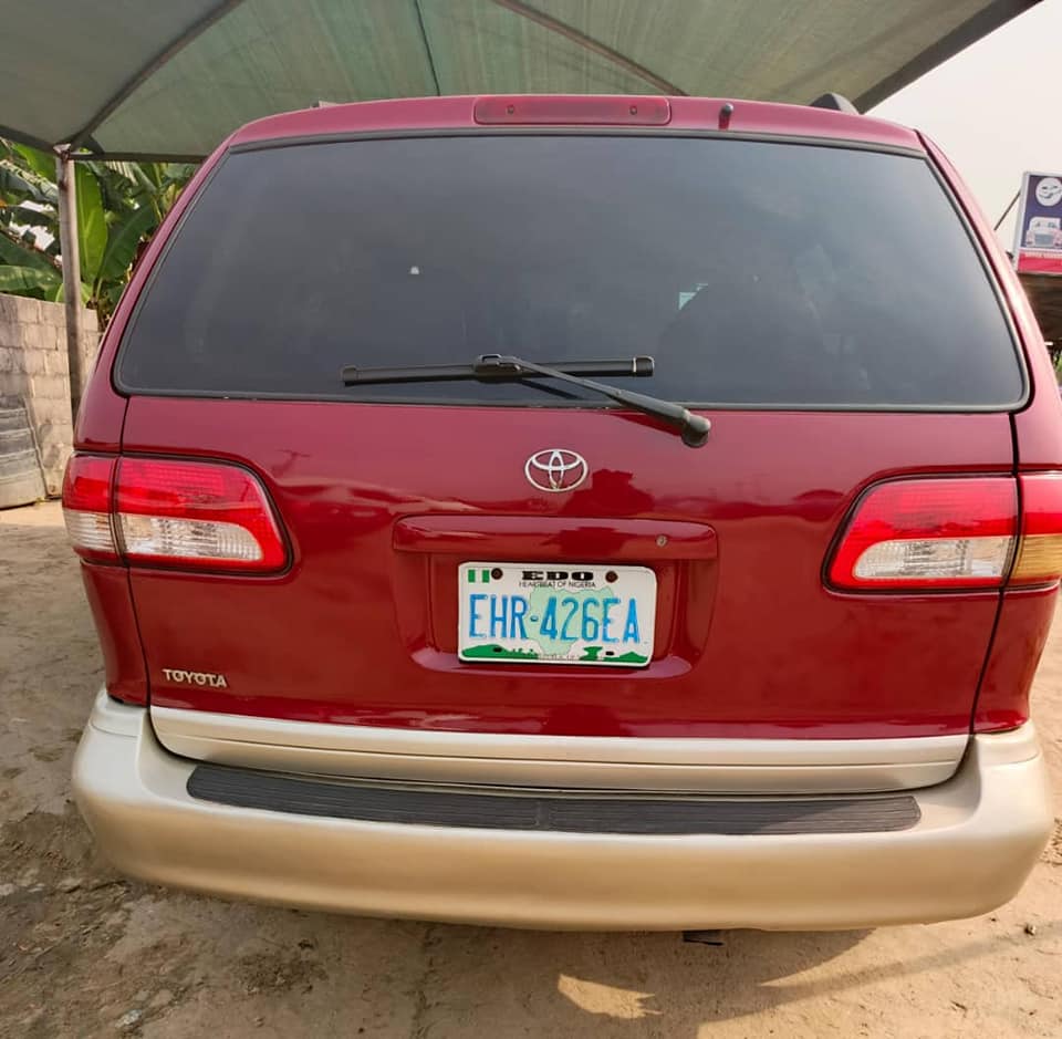 A picture of TOYOTA SIENNA