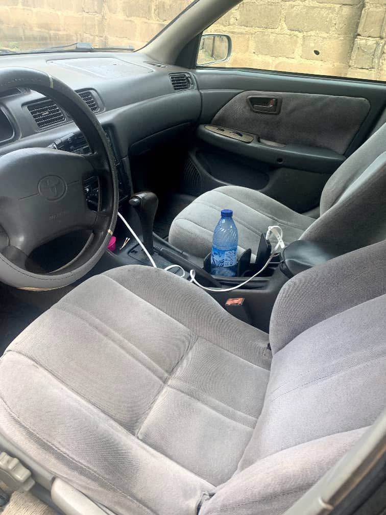 A picture of Toyota Camry pencil 2000