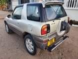 A picture of RAV 4 KIPISI