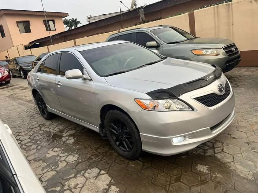 A picture of Toyota Camry available for sale 2009