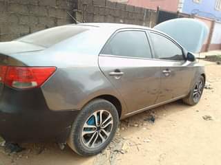 A picture of Kia carote 2012