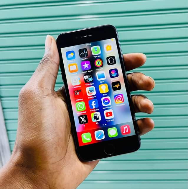 A picture of IPhone 8 Clean Sana