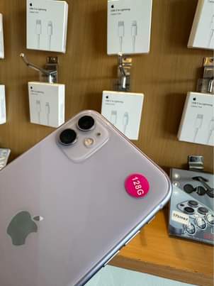 A picture of 11 plain 128GB