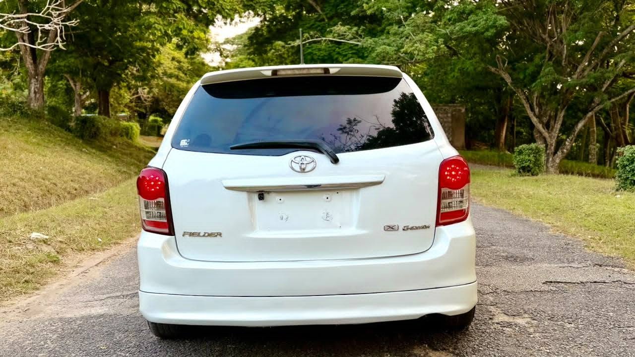 A picture of TOYOTA COROLLA FIELDER 1490cc Year 2010 Color white New tyres