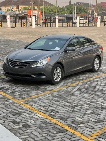 A picture of New arrival 2013 Hyundai sonata