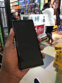 A picture of At 300k note 8 with an invisible line 64gb 6gb