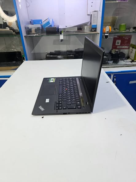 A picture of Lenovo Thinkpad X1 Carbon